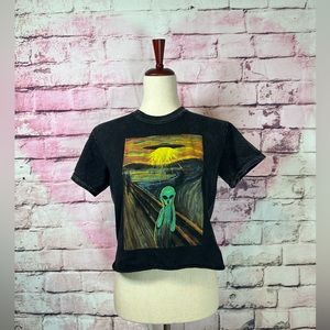 ALIEN craft Scream short sleeve crop tee.